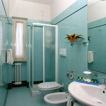 Hotell Oasiclub 4*